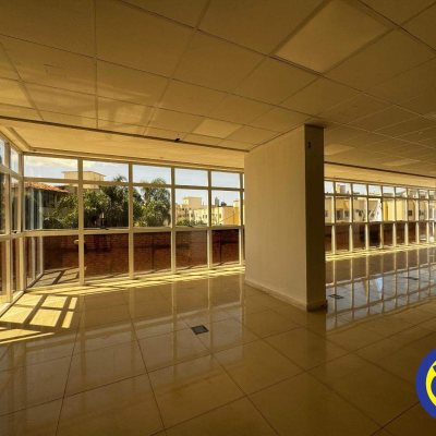 Sala com 222m², 4 garagens, no bairro Trindade em Florianópolis