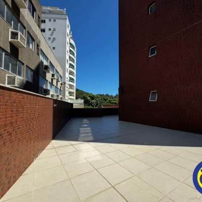 Sala com 222m², 4 garagens, no bairro Trindade em Florianópolis