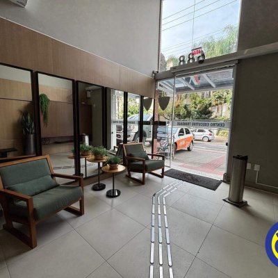 Sala com 222m², 4 garagens, no bairro Trindade em Florianópolis