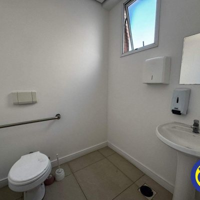 Sala com 222m², 4 garagens, no bairro Trindade em Florianópolis