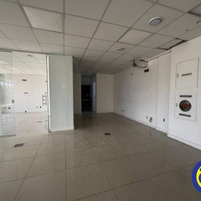 Sala com 222m², 4 garagens, no bairro Trindade em Florianópolis