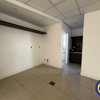 Sala com 222m², 4 garagens, no bairro Trindade em Florianópolis