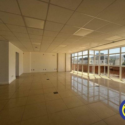 Sala com 222m², 4 garagens, no bairro Trindade em Florianópolis
