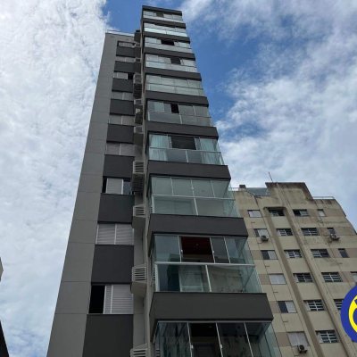Apartamento com 95m², 3 quartos, 1 suíte, 1 garagem, no bairro Centro em Florianópolis