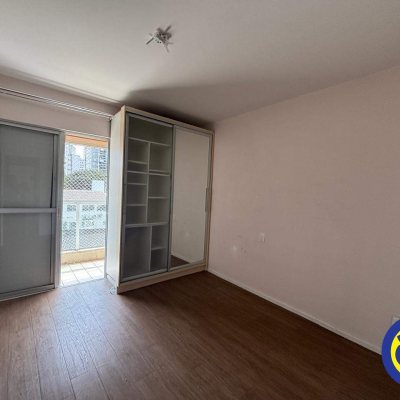 Apartamento com 95m², 3 quartos, 1 suíte, 1 garagem, no bairro Centro em Florianópolis