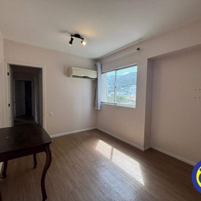 Apartamento com 95m², 3 quartos, 1 suíte, 1 garagem, no bairro Centro em Florianópolis
