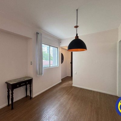Apartamento com 95m², 3 quartos, 1 suíte, 1 garagem, no bairro Centro em Florianópolis