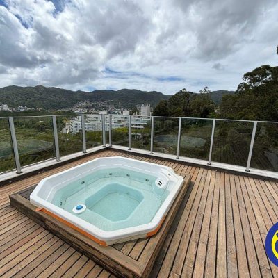 Apartamento com 133m², 3 quartos (sendo 3 suítes), 2 garagens, no bairro João Paulo em Florianópolis
