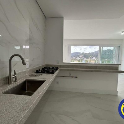 Apartamento com 133m², 3 quartos (sendo 3 suítes), 2 garagens, no bairro João Paulo em Florianópolis