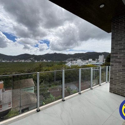 Apartamento com 133m², 3 quartos (sendo 3 suítes), 2 garagens, no bairro João Paulo em Florianópolis