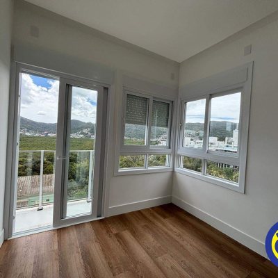 Apartamento com 133m², 3 quartos (sendo 3 suítes), 2 garagens, no bairro João Paulo em Florianópolis