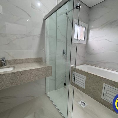 Apartamento com 133m², 3 quartos, 3 suítes, 2 garagens, no bairro João Paulo em Florianópolis