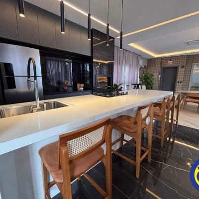 Apartamento com 133m², 3 quartos, 3 suítes, 2 garagens, no bairro João Paulo em Florianópolis