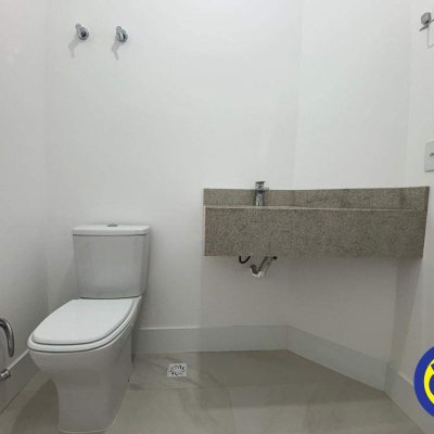 Apartamento com 133m², 3 quartos (sendo 3 suítes), 2 garagens, no bairro João Paulo em Florianópolis