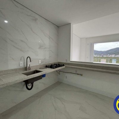 Apartamento com 133m², 3 quartos, 3 suítes, 2 garagens, no bairro João Paulo em Florianópolis