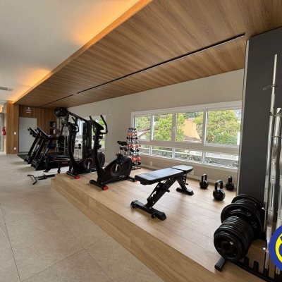 Apartamento com 133m², 3 quartos (sendo 3 suítes), 2 garagens, no bairro João Paulo em Florianópolis