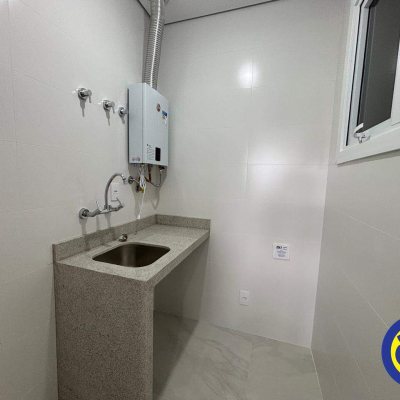 Apartamento com 133m², 3 quartos (sendo 3 suítes), 2 garagens, no bairro João Paulo em Florianópolis