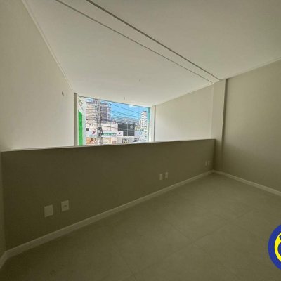 Loja com 79m², 2 garagens, no bairro Trindade em Florianópolis