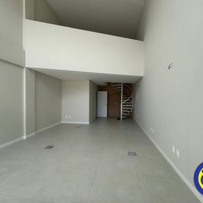 Loja com 79m², 2 garagens, no bairro Trindade em Florianópolis