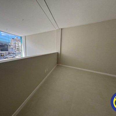 Loja com 79m², 2 garagens, no bairro Trindade em Florianópolis