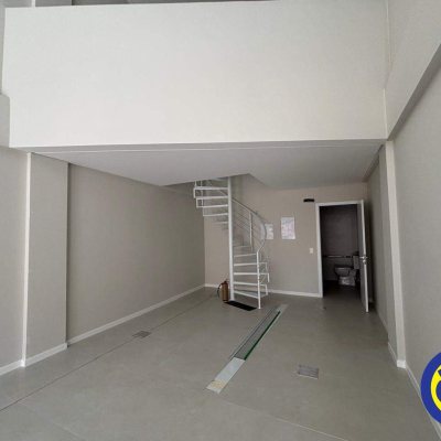 Loja com 77m², 1 garagem, no bairro Trindade em Florianópolis