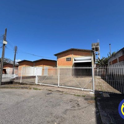 Galpão com 515m², no bairro Serraria em São José