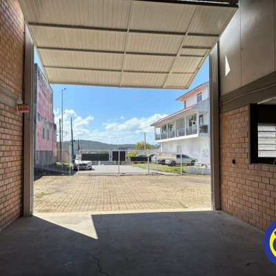 Galpão com 515m², no bairro Serraria em São José