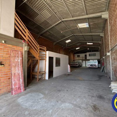 Galpão com 515m², no bairro Serraria em São José