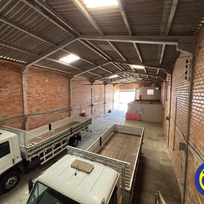 Galpão com 515m², no bairro Serraria em São José