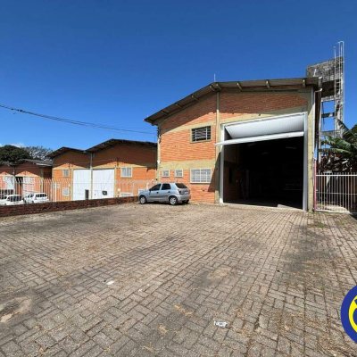 Galpão com 515m², no bairro Serraria em São José