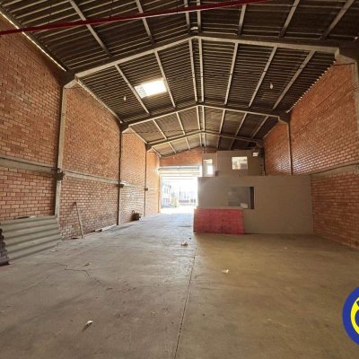 Galpão com 515m², no bairro Serraria em São José