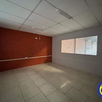 Galpão com 515m², no bairro Serraria em São José