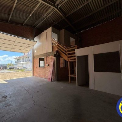 Galpão com 515m², no bairro Serraria em São José