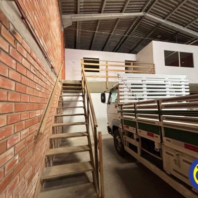 Galpão com 515m², no bairro Serraria em São José