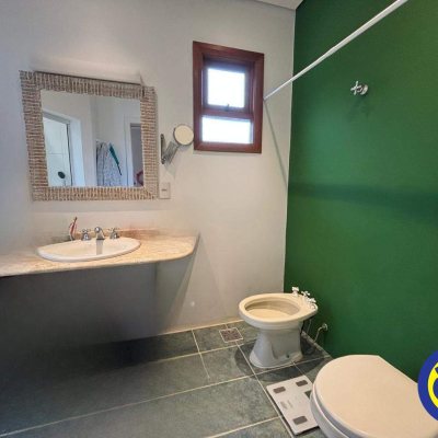 Casa com 220m², 4 quartos, 3 suítes, 2 garagens, no bairro Sambaqui em Florianópolis