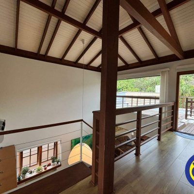 Casa com 220m², 4 quartos, 3 suítes, 2 garagens, no bairro Sambaqui em Florianópolis