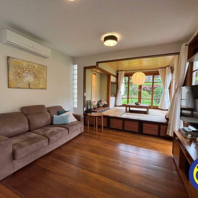 Casa com 220m², 4 quartos, 3 suítes, 2 garagens, no bairro Sambaqui em Florianópolis