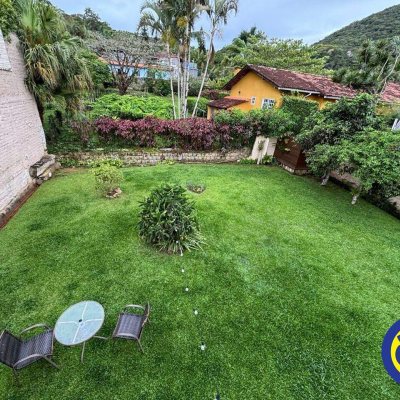 Casa com 220m², 4 quartos, 3 suítes, 2 garagens, no bairro Sambaqui em Florianópolis