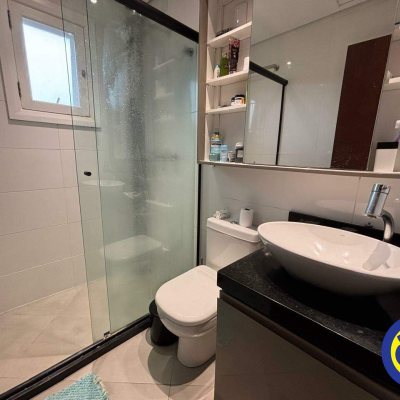 Casa com 220m², 4 quartos, 3 suítes, 2 garagens, no bairro Sambaqui em Florianópolis