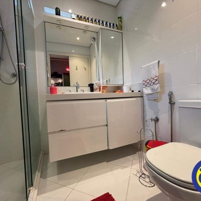 Casa com 220m², 4 quartos, 3 suítes, 2 garagens, no bairro Sambaqui em Florianópolis