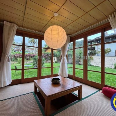 Casa com 220m², 4 quartos, 3 suítes, 2 garagens, no bairro Sambaqui em Florianópolis