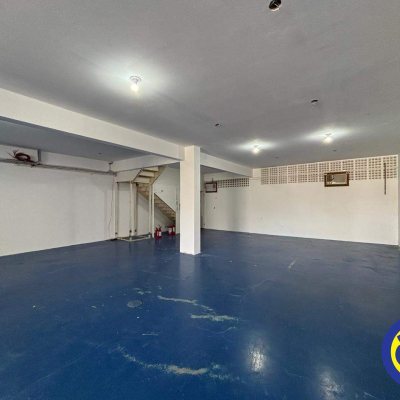 Loja com 200m², 2 garagens, no bairro Saco Grande em Florianópolis