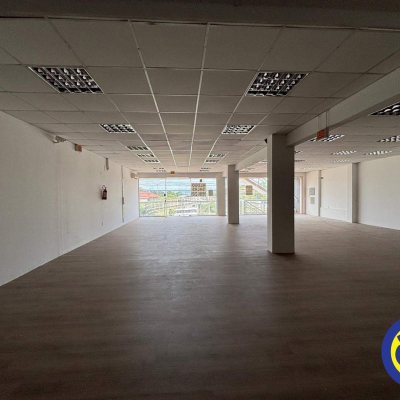 Sala com 250m², 2 garagens, no bairro Saco Grande em Florianópolis
