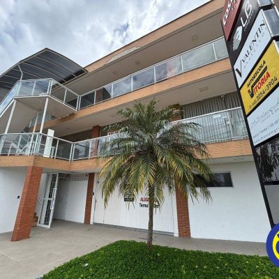 Sala com 250m², 2 garagens, no bairro Saco Grande em Florianópolis