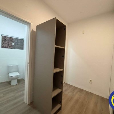 Sala com 250m², 2 garagens, no bairro Saco Grande em Florianópolis