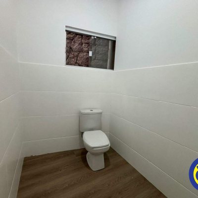 Sala com 250m², 2 garagens, no bairro Saco Grande em Florianópolis