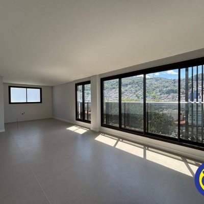 Apartamento com 113m², 3 quartos, 1 suíte, 1 garagem, no bairro Centro em Florianópolis