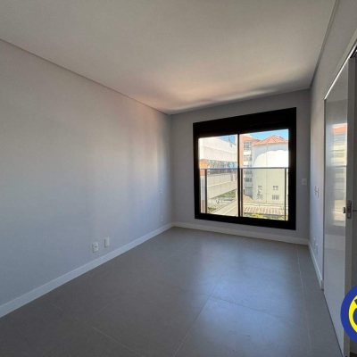 Apartamento com 113m², 3 quartos, 1 suíte, 1 garagem, no bairro Centro em Florianópolis