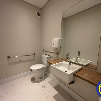 Casa com 400m², 1 quarto, 6 garagens, no bairro Trindade em Florianópolis