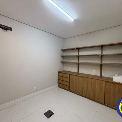 Casa com 400m², 1 quarto, 6 garagens, no bairro Trindade em Florianópolis